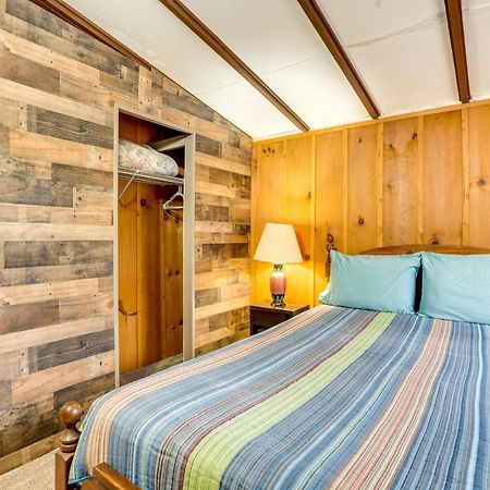 Peaceful Warne Cabin Fenced Yard And Screened Porch Brasstown Екстер'єр фото