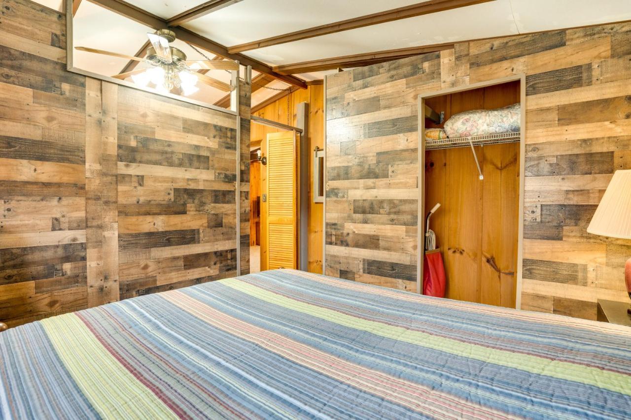 Peaceful Warne Cabin Fenced Yard And Screened Porch Brasstown Екстер'єр фото