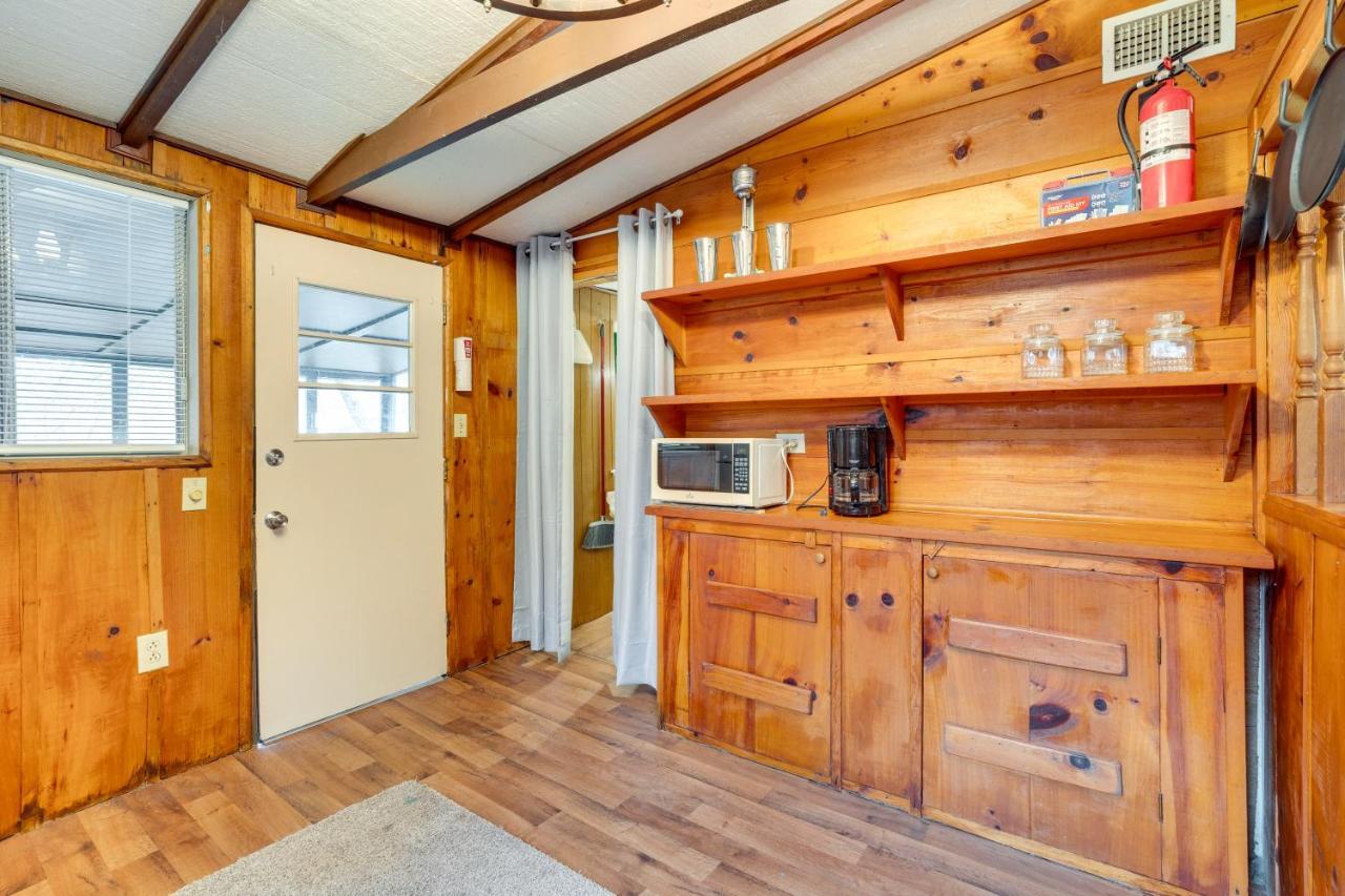 Peaceful Warne Cabin Fenced Yard And Screened Porch Brasstown Екстер'єр фото