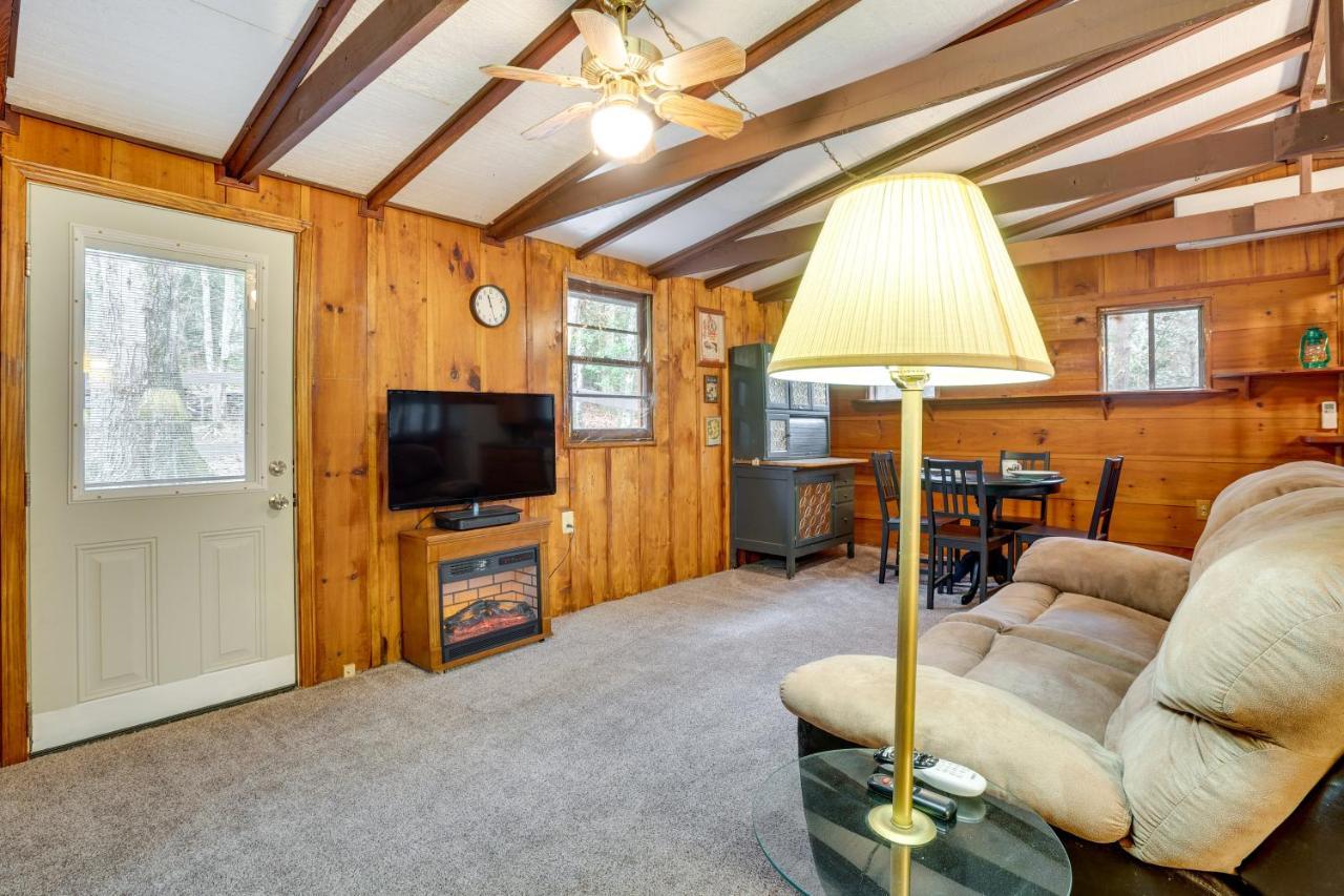 Peaceful Warne Cabin Fenced Yard And Screened Porch Brasstown Екстер'єр фото